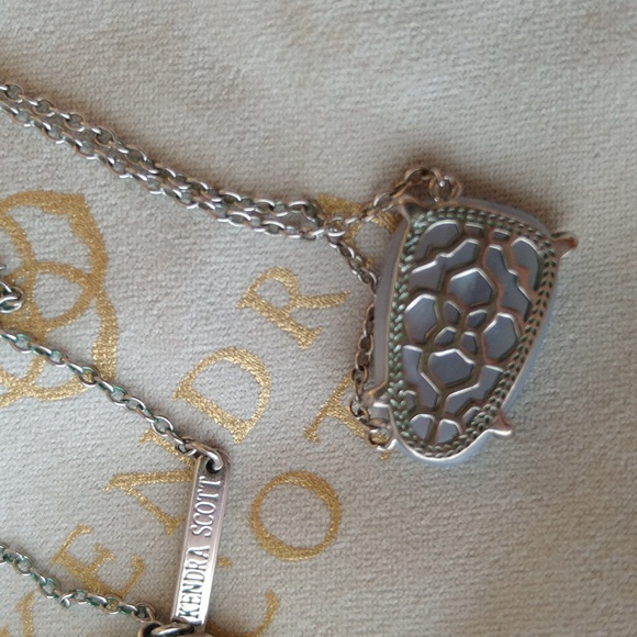 Kendra Scott Isla Necklace Blue Lace Rhodium Silver - Picture 8 of 10